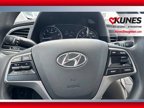 Used 2017 Hyundai Elantra SE FWD image 21