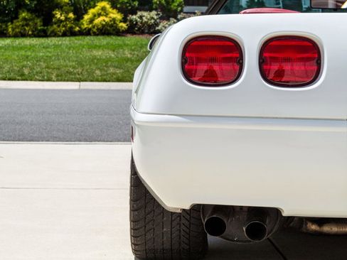 Used 1991 Chevrolet Corvette Convertible RWD image 42