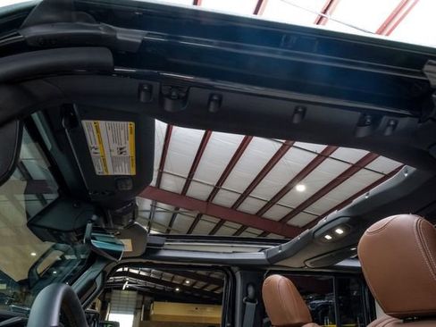 Used 2025 Jeep Wrangler Unlimited Rubicon w/ Technology Group image 17