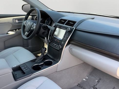 Used 2017 Toyota Camry XLE FWD image 7