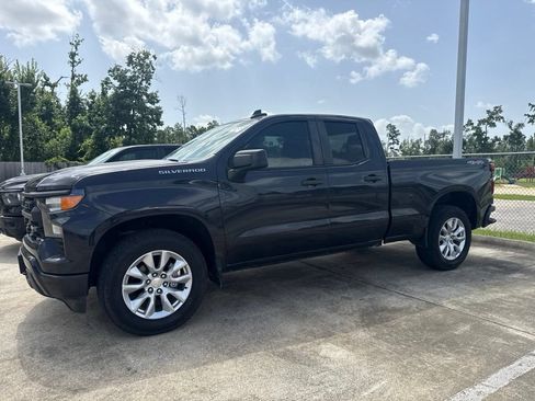 Used 2022 Chevrolet Silverado 1500 Custom AWD/4WD image 3