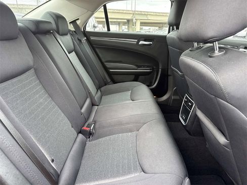 Used 2022 Chrysler 300 Touring w/ Sport Appearance Package image 19