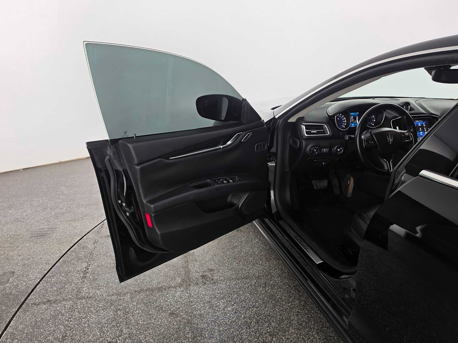 Used 2017 Maserati Ghibli RWD image 19