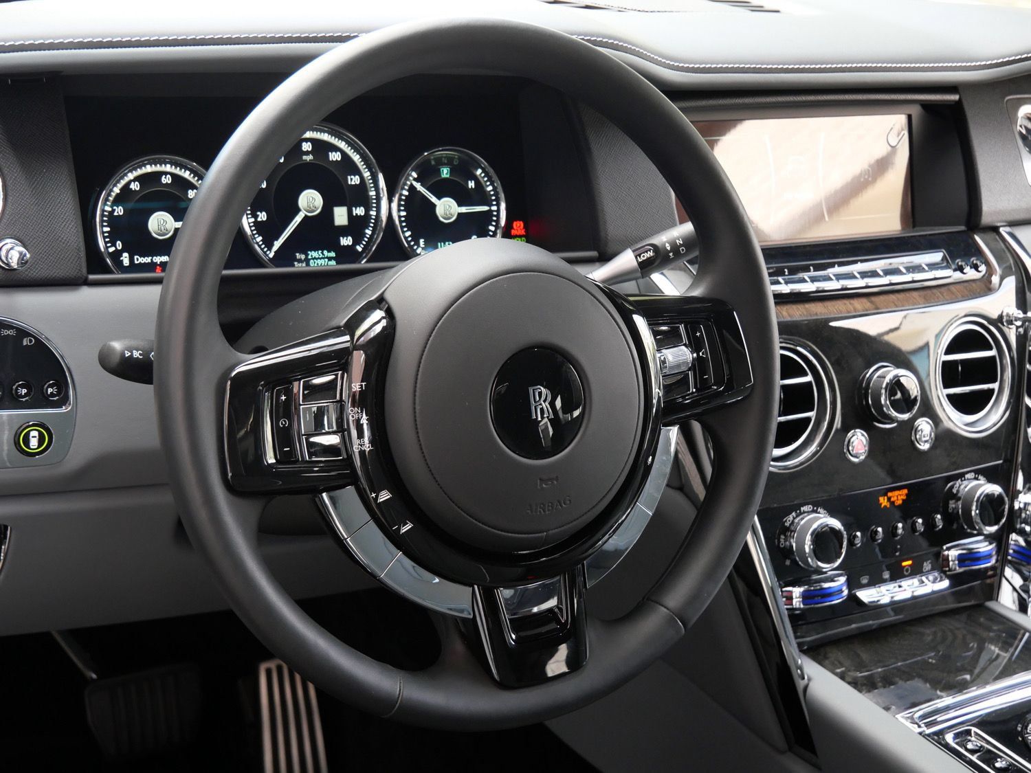Certified 2024 Rolls-Royce Cullinan w/ Cullinan Package AWD/4WD image 17