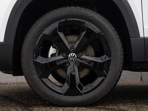 New 2026 Volkswagen Taos SEL AWD/4WD image 7