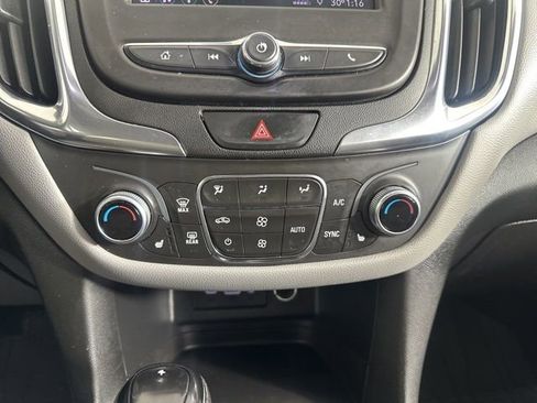 Used 2021 Chevrolet Equinox LT image 19
