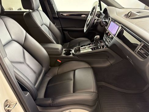 Certified 2023 Porsche Macan AWD/4WD image 26