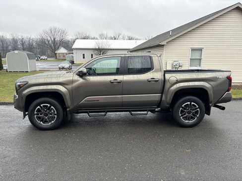 Certified 2025 Toyota Tacoma TRD Sport image 8