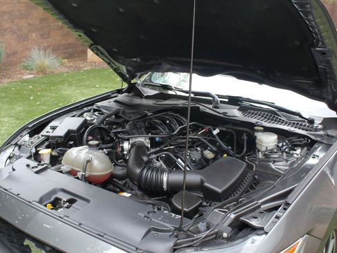 Used 2017 Ford Mustang Coupe RWD image 33