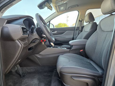Used 2019 Hyundai Santa Fe SE image 9