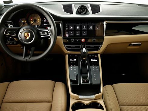 New 2026 Porsche Macan image 30