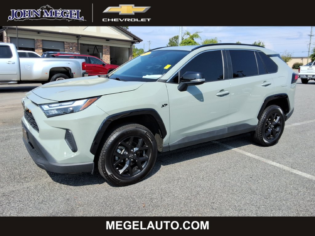 Used 2023 Toyota RAV4 XLE w/ Convenience Package FWD image 1