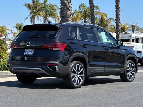 Used 2023 Volkswagen Taos SE w/ Panoramic Sunroof Package FWD image 4