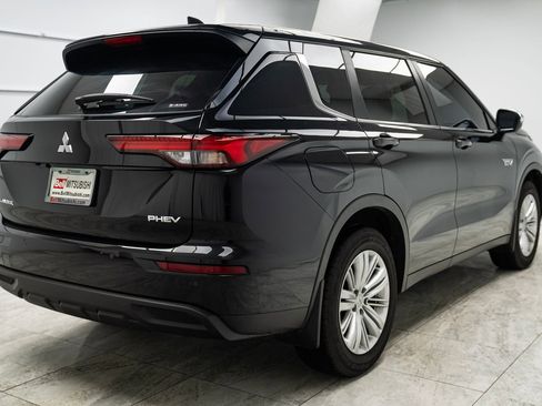 New 2026 Mitsubishi Outlander ES image 9