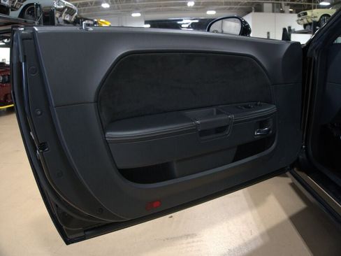 Used 2014 Dodge Challenger SRT8 w/ Harman/Kardon Audio Group image 37