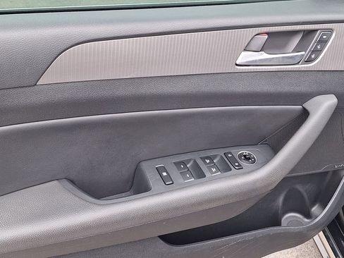 Used 2018 Hyundai Sonata Limited image 9