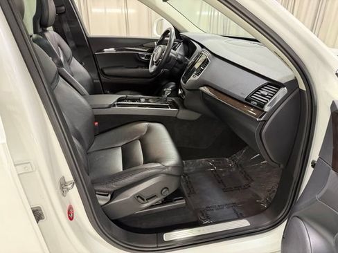 Used 2018 Volvo XC90 T6 Momentum w/ Convenience Package AWD/4WD image 12