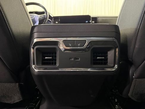 Used 2023 GMC Sierra 1500 SLT w/ SLT Premium Plus Package AWD/4WD image 23
