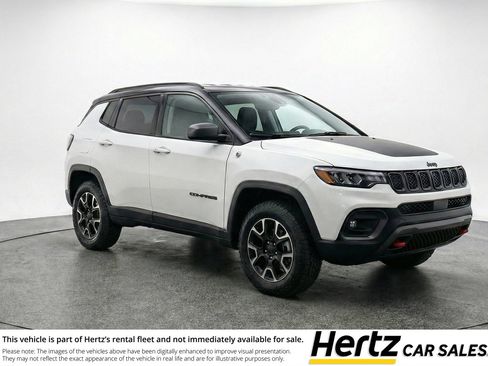 Used 2025 Jeep Compass Trailhawk AWD/4WD image 1