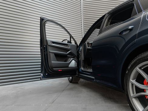 New 2025 Porsche Cayenne Turbo image 13