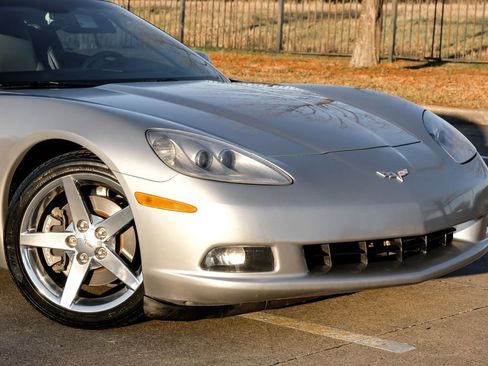Used 2006 Chevrolet Corvette Coupe w/ Preferred Equipment Group image 12