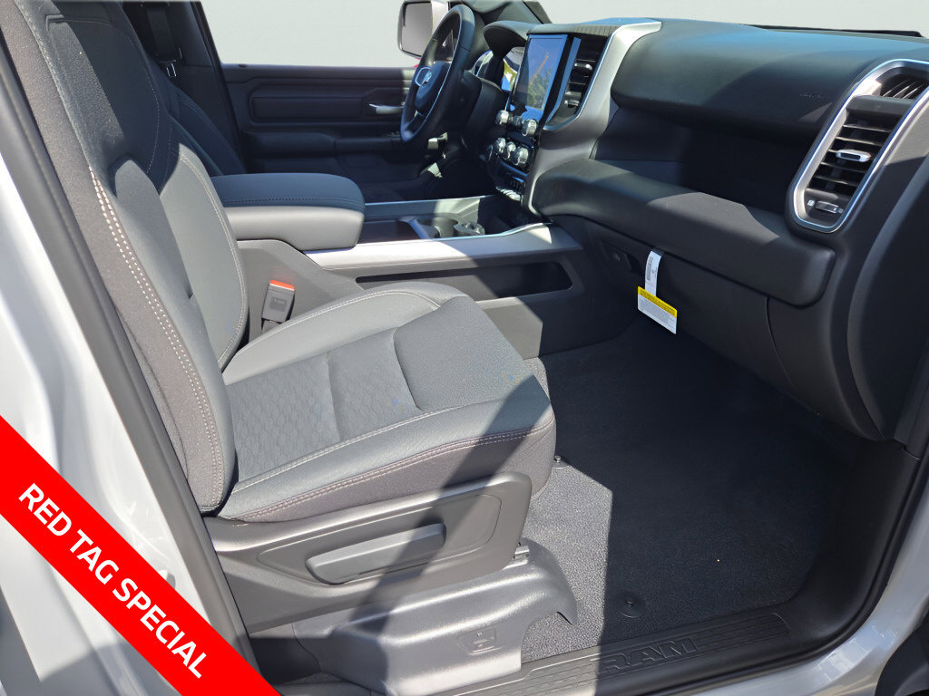 New 2026 RAM 1500 Express AWD/4WD image 13