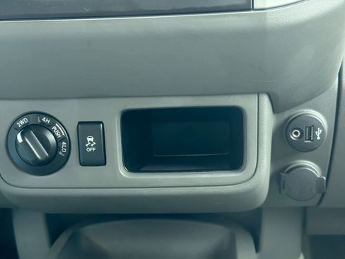 Used 2018 Nissan Frontier SV AWD/4WD image 31