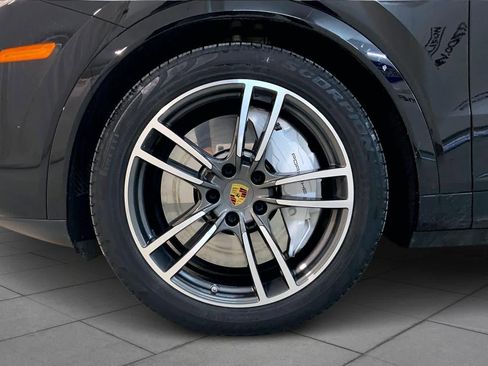 Used 2020 Porsche Cayenne Turbo image 10