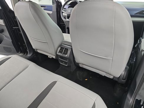Certified 2022 Volkswagen Taos SE w/ Panoramic Sunroof Package FWD image 11