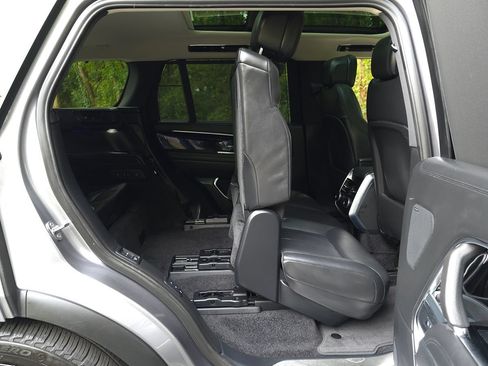 Used 2024 Land Rover Range Rover Long Wheelbase SE AWD/4WD image 24