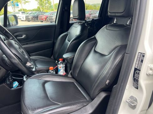 Used 2020 Jeep Renegade Altitude AWD/4WD image 10