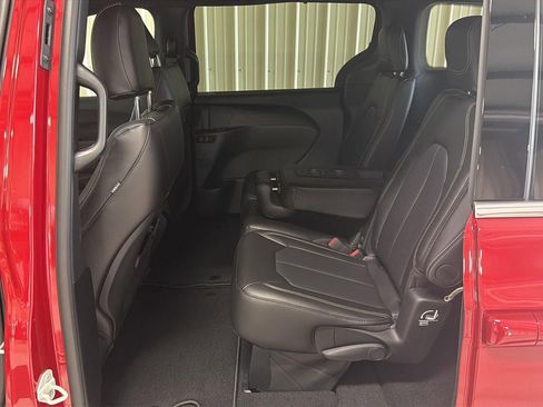New 2026 Chrysler Pacifica Select image 16