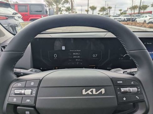 Used 2025 Kia K4 EX image 27