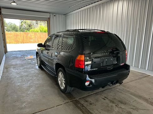 Used 2009 GMC Envoy Denali w/ Sun And 6-Disc Cd Package image 2