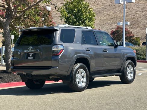 Used 2018 Toyota 4Runner SR5 AWD/4WD image 6