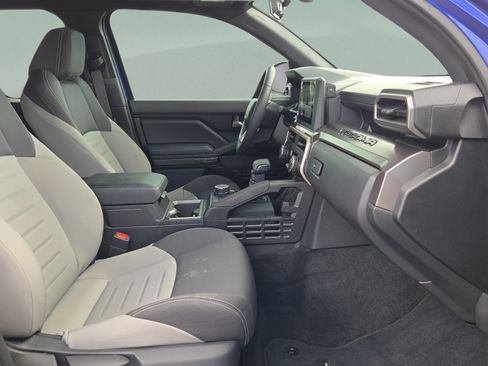 Certified 2025 Toyota Tacoma TRD Off-Road AWD/4WD image 19