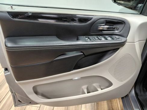 Used 2019 Dodge Grand Caravan SXT image 35