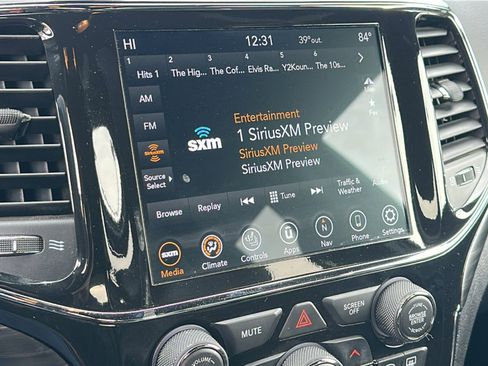 Used 2021 Jeep Grand Cherokee Laredo X image 15