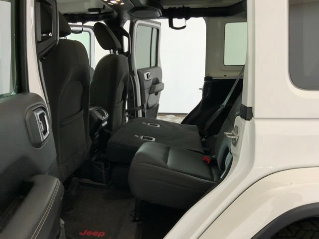 Used 2019 Jeep Wrangler Unlimited Sahara w/ Cold Weather Group AWD/4WD image 30