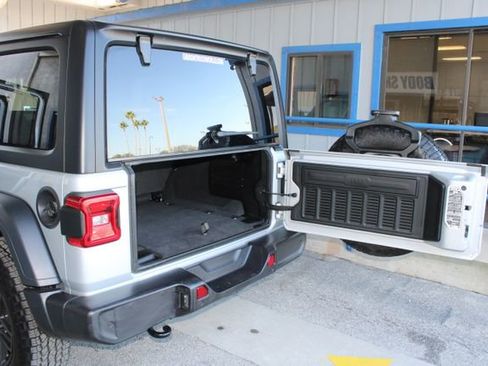 Used 2024 Jeep Wrangler Sport S image 25