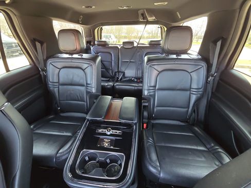 Used 2020 Lincoln Navigator Reserve w/ Luxury Package image 22