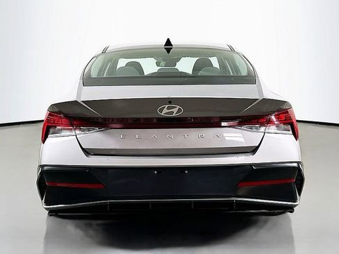 Used 2024 Hyundai Elantra SEL w/ Convenience Package FWD image 6
