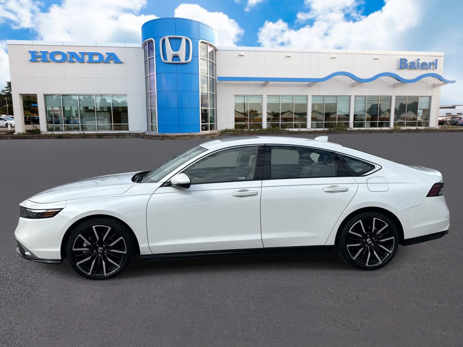 Used 2023 Honda Accord Touring image 2
