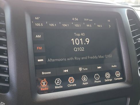 Used 2019 Jeep Cherokee Trailhawk image 26