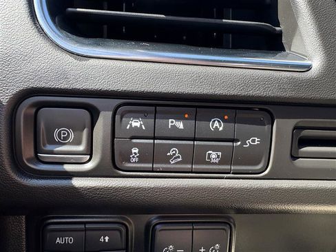 Used 2022 Chevrolet Suburban Z71 w/ Luxury Package image 24