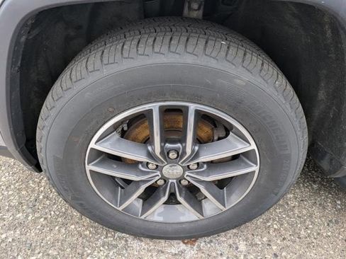 Used 2017 Jeep Grand Cherokee Limited image 17