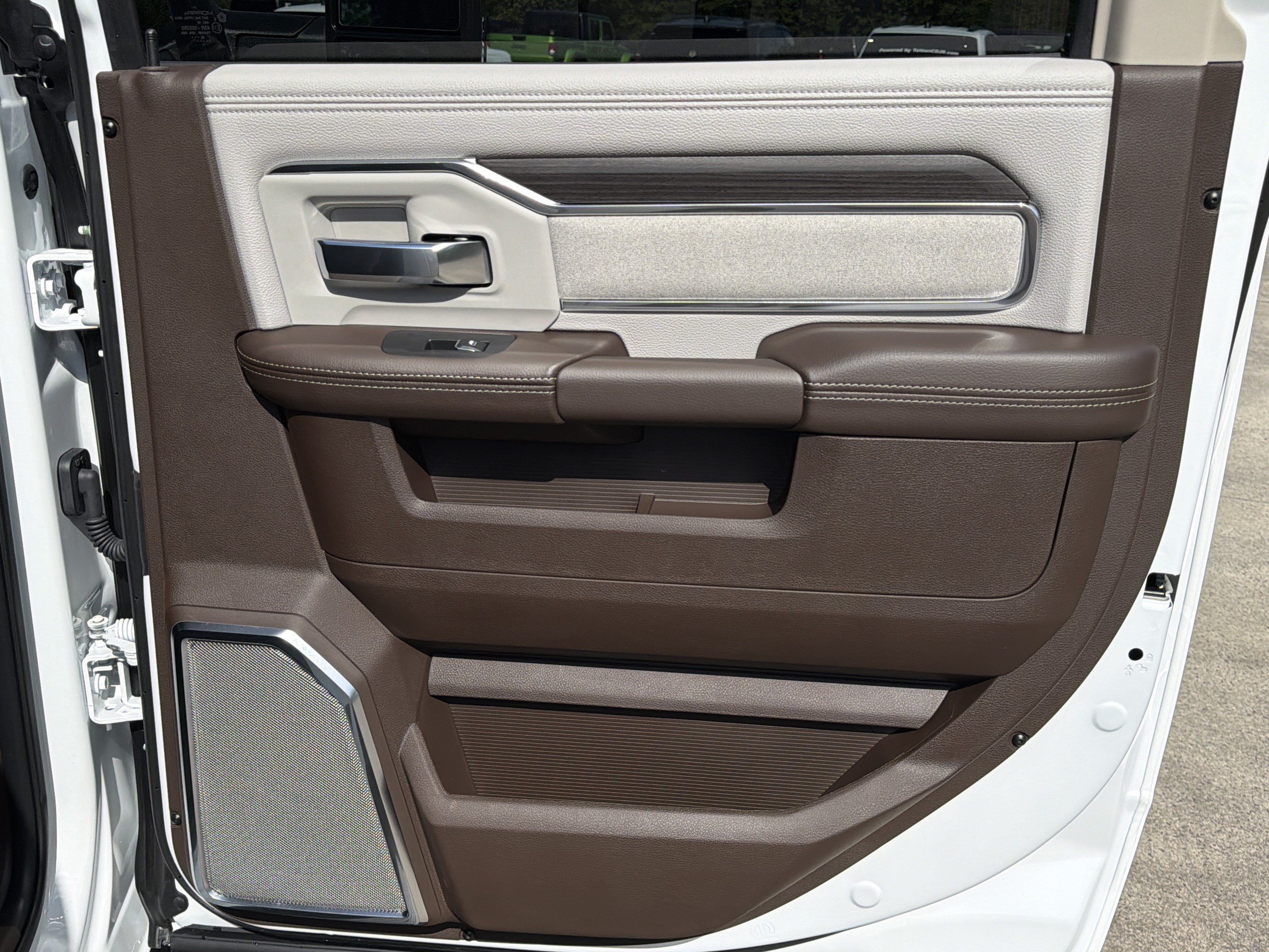 Used 2026 RAM 2500 Laramie AWD/4WD image 16
