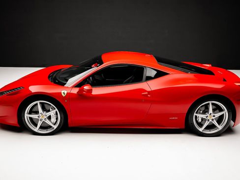 Used 2011 Ferrari 458 Italia Coupe RWD image 17