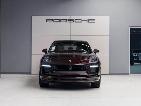 Certified 2026 Porsche Macan AWD/4WD image 9