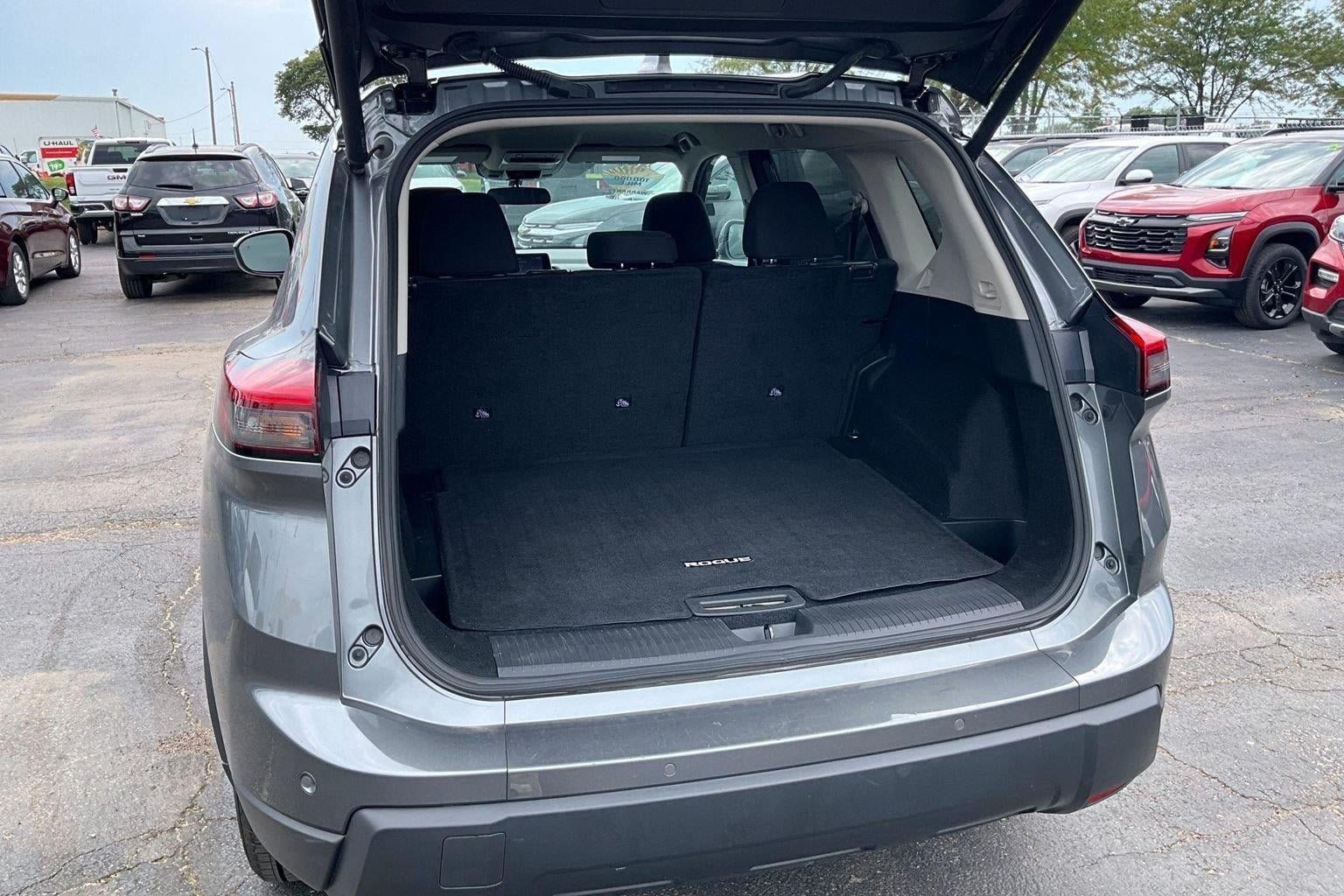 Used 2025 Nissan Rogue SV AWD/4WD image 4